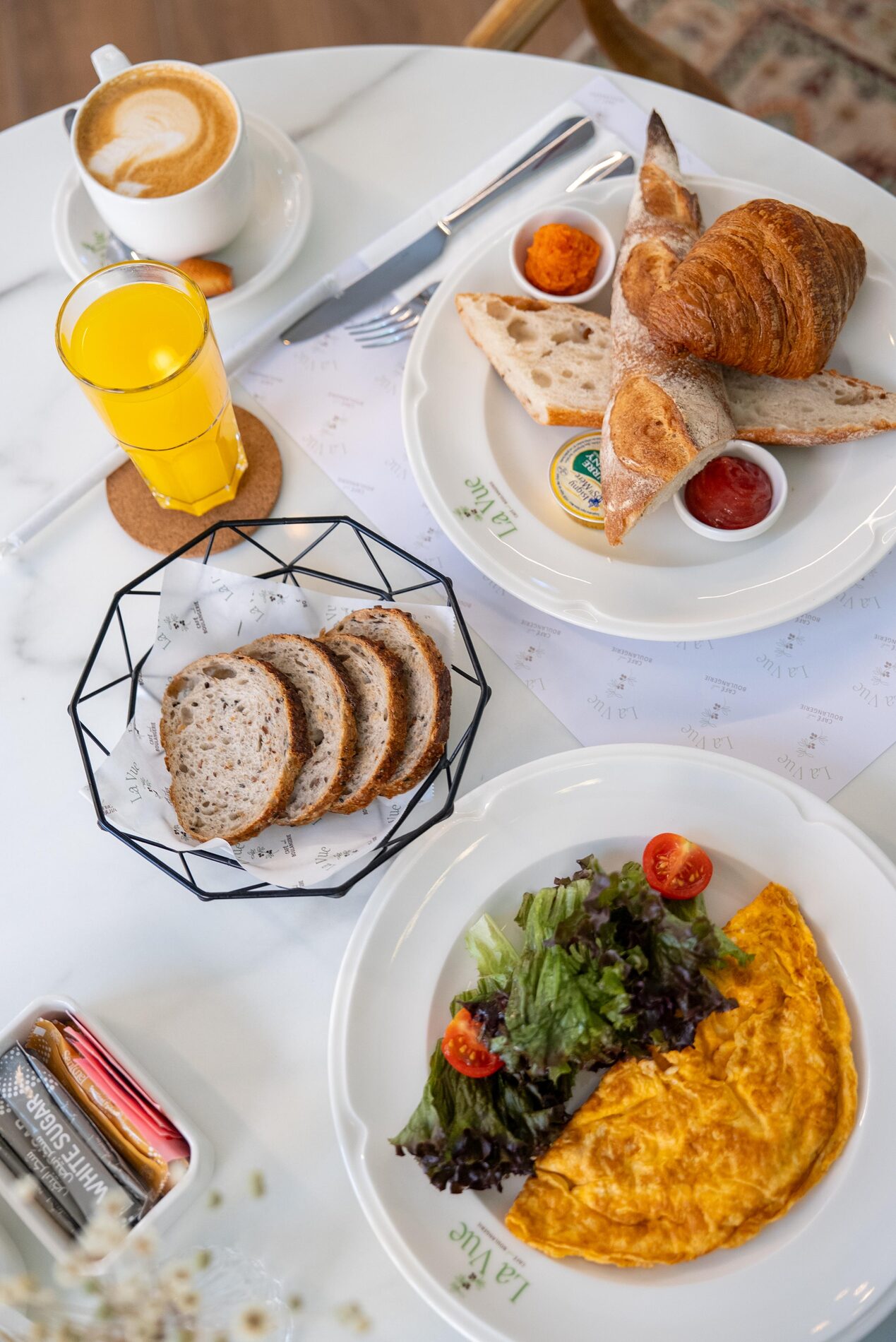 La Vue Café - breakfast, overhead