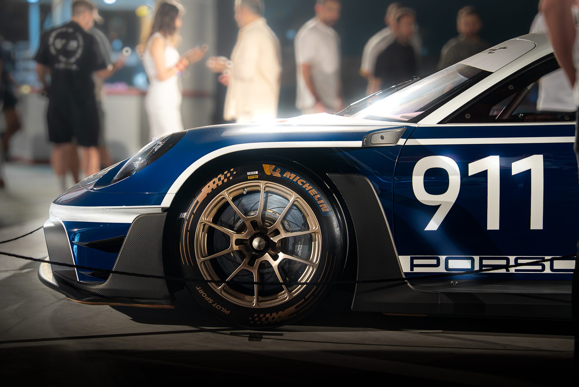 Icons of Porsche - 911 side