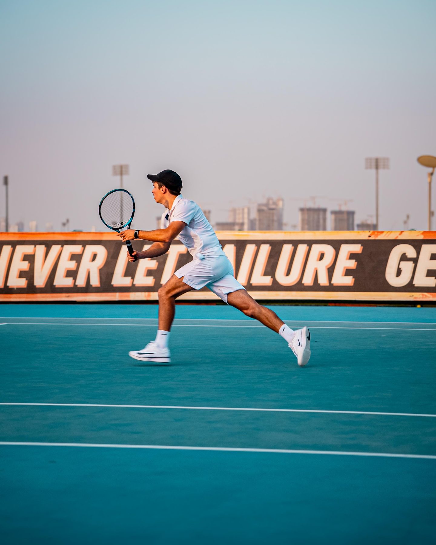 Tennis 360 - leaping backhand